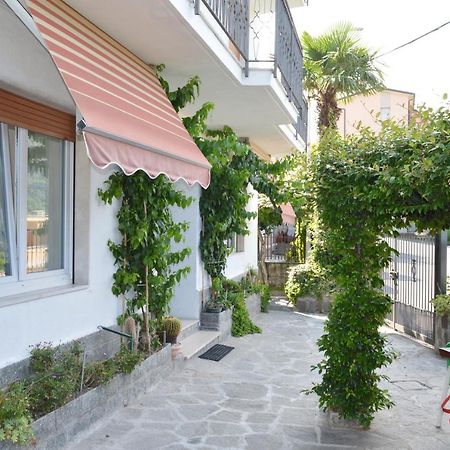 Como Holiday Home Appartamento Business Exterior foto